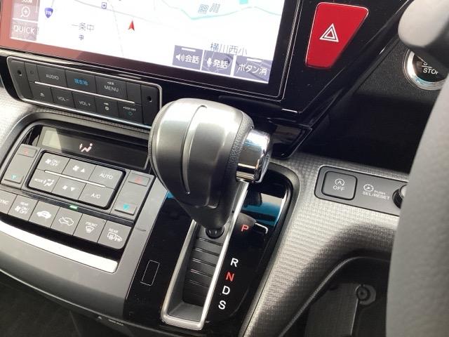 ステップワゴンスパーダ スパーダホンダセンシング　盗難防止　助手席エアバッグ　Ｗパワスラ　リアオートエアコン　地デジ　ＬＥＤライト　横滑り防止システム　オートエアコン　リアカメラ　ドライブレコーダー装着車　ＵＳＢ　ＥＴＣ付（11枚目）