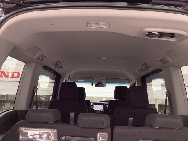 ステップワゴンスパーダ スパーダホンダセンシング　盗難防止　助手席エアバッグ　Ｗパワスラ　リアオートエアコン　地デジ　ＬＥＤライト　横滑り防止システム　オートエアコン　リアカメラ　ドライブレコーダー装着車　ＵＳＢ　ＥＴＣ付（12枚目）