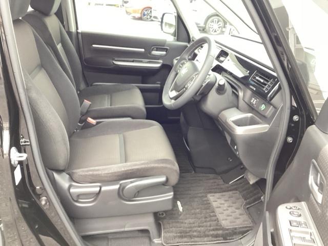 ステップワゴンスパーダ スパーダホンダセンシング　盗難防止　助手席エアバッグ　Ｗパワスラ　リアオートエアコン　地デジ　ＬＥＤライト　横滑り防止システム　オートエアコン　リアカメラ　ドライブレコーダー装着車　ＵＳＢ　ＥＴＣ付（13枚目）