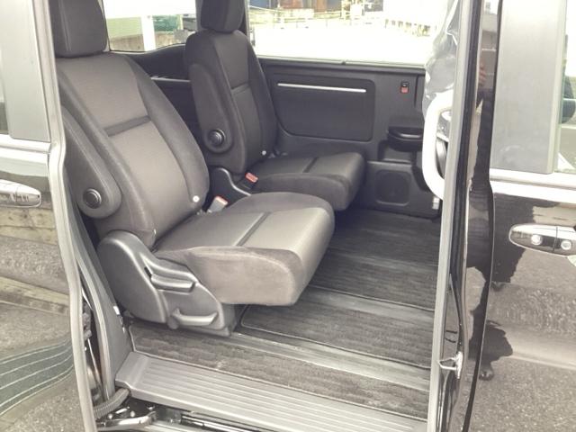 ステップワゴンスパーダ スパーダホンダセンシング　盗難防止　助手席エアバッグ　Ｗパワスラ　リアオートエアコン　地デジ　ＬＥＤライト　横滑り防止システム　オートエアコン　リアカメラ　ドライブレコーダー装着車　ＵＳＢ　ＥＴＣ付（14枚目）