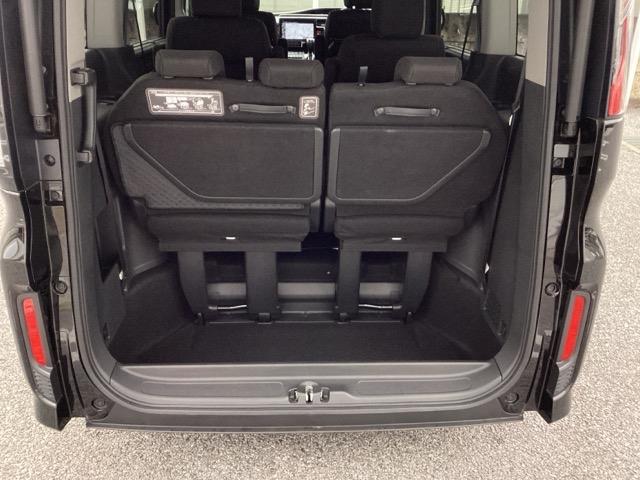 ステップワゴンスパーダ スパーダホンダセンシング　盗難防止　助手席エアバッグ　Ｗパワスラ　リアオートエアコン　地デジ　ＬＥＤライト　横滑り防止システム　オートエアコン　リアカメラ　ドライブレコーダー装着車　ＵＳＢ　ＥＴＣ付（18枚目）