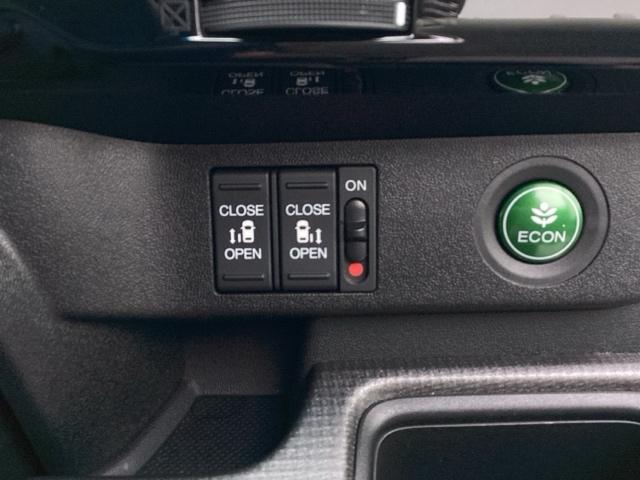 ステップワゴンスパーダ スパーダホンダセンシング　盗難防止　助手席エアバッグ　Ｗパワスラ　リアオートエアコン　地デジ　ＬＥＤライト　横滑り防止システム　オートエアコン　リアカメラ　ドライブレコーダー装着車　ＵＳＢ　ＥＴＣ付（29枚目）