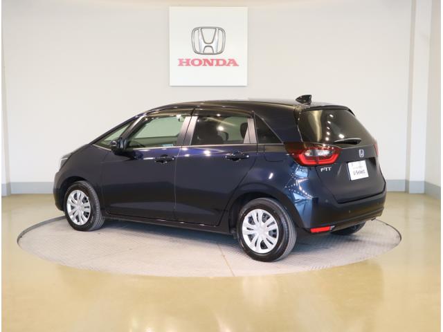 フィット ｅ：ＨＥＶホーム　前後誤発進抑制機能　クリソナ　助手席エアバッグ　運転席エアバッグ　アイドリングストップ　ＬＥＤライト　ＵＳＢ接続　バックカメラ　ＡＢＳ　サイドエアバッグ　オートクルーズコントロール（5枚目）