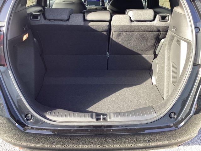 フィット ｅ：ＨＥＶベーシック　カーテンエアバッグ　ＣＭＢＳ　ＵＳＢポート　地デジ　Ｒカメ　セキュリティアラーム　ナビＴＶ　スマートキー　ドラレコ　ＬＥＤヘッド　ＤＶＤ再生　パワーウインドウ　オートエアコン（14枚目）