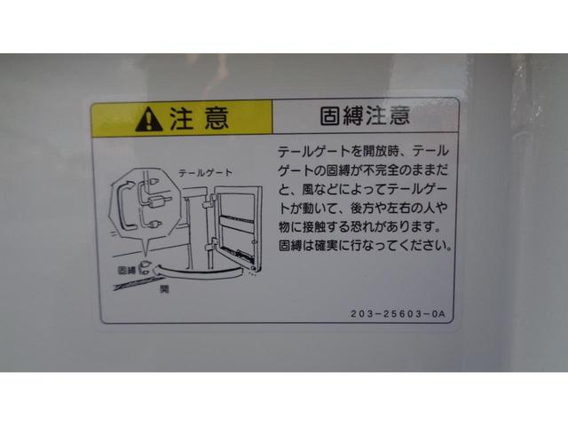 　土砂禁　深ダンプ　３ｔ積載　車線逸脱警報装置　左電格ミラー　新車保証書　キーレス　ＩＣターボ　Ｉ５速ＭＴ車両総重量６１７５ＫＧ　準中型免許対応　新明和　車検満了日Ｒ６年７月(46枚目)