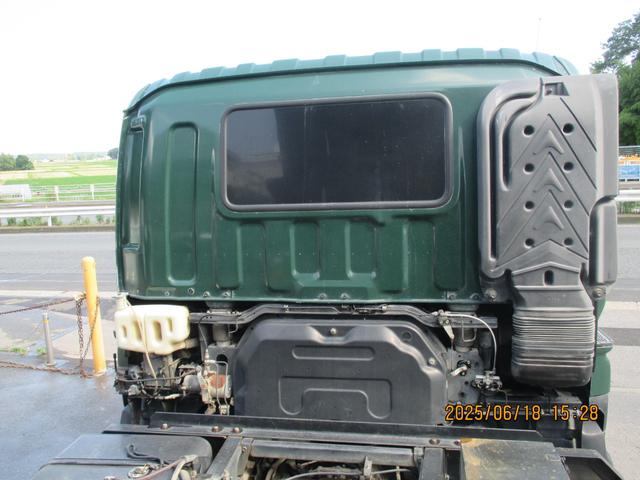 ギガ 　Ｌゲートダンプ　電動コボレーン　８．７ｔ積載ターボ　ハイロー式８速ＭＴ　ＥＴＣ車両総重量：１９，９９０ｋｇ　大型免許対応走行距離：８０２，１４９ｋｍ　燃料：軽油取扱説明書　スペアキー１本（25枚目）