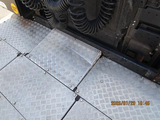 スーパーグレート 　トラクタ　ハイルーフ　１１．５ｔ左電格ミラーバックカメラ　ＥＴＣ　アルミホイール　ＡＴ車両総重量：４５，３４０（１８，４２０）ｋｇ　大型免許工具　ジャッキ　記録簿　取扱説明書　スペアキー２本（68枚目）