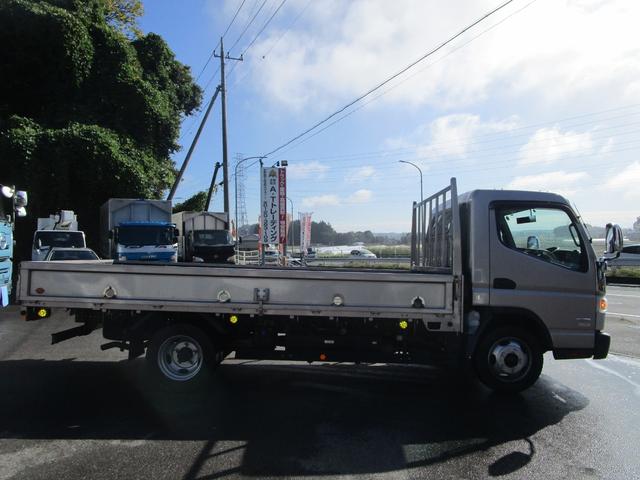 キャンター 　平ボディ　ワイドロング　３ｔ積載　カスタムＥＴＣ　左電格ミラー　バックカメラ　ナビ（社外）ＴＶ　Ｆ５速ＭＴ走行距離：４５，７２０ｋｍ　燃料：軽油車検：Ｒ８年３月１３日工具　ジャッキ　記録簿（8枚目）
