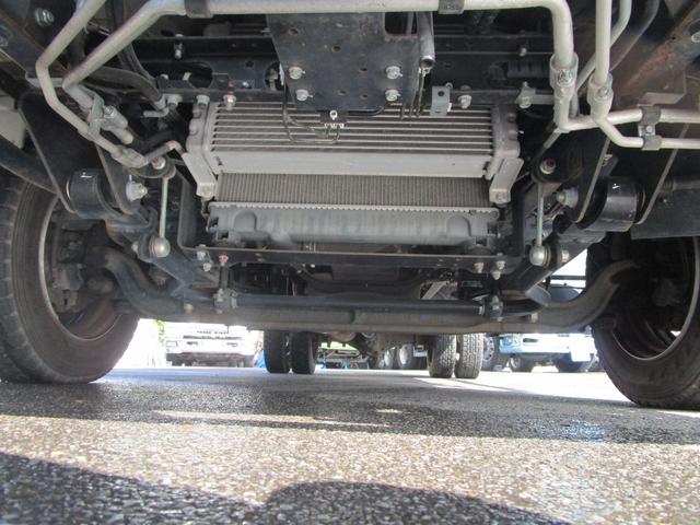 キャンター 　平ボディ　ワイドロング　３ｔ積載　カスタムＥＴＣ　左電格ミラー　バックカメラ　ナビ（社外）ＴＶ　Ｆ５速ＭＴ走行距離：４５，７２０ｋｍ　燃料：軽油車検：Ｒ８年３月１３日工具　ジャッキ　記録簿（14枚目）