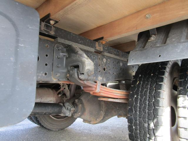 キャンター 　平ボディ　ワイドロング　３ｔ積載　カスタムＥＴＣ　左電格ミラー　バックカメラ　ナビ（社外）ＴＶ　Ｆ５速ＭＴ走行距離：４５，７２０ｋｍ　燃料：軽油車検：Ｒ８年３月１３日工具　ジャッキ　記録簿（17枚目）