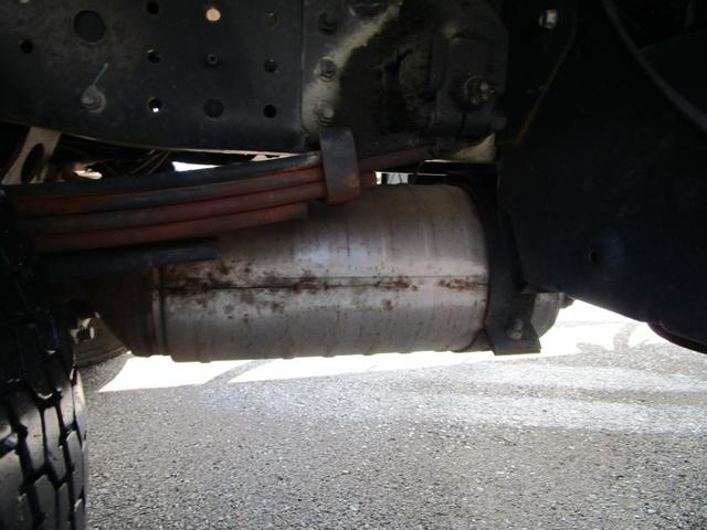 キャンター 　平ボディ　ワイドロング　３ｔ積載　カスタムＥＴＣ　左電格ミラー　バックカメラ　ナビ（社外）ＴＶ　Ｆ５速ＭＴ走行距離：４５，７２０ｋｍ　燃料：軽油車検：Ｒ８年３月１３日工具　ジャッキ　記録簿（26枚目）