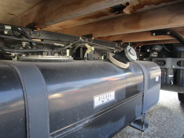 キャンター 　平ボディ　ワイドロング　３ｔ積載　カスタムＥＴＣ　左電格ミラー　バックカメラ　ナビ（社外）ＴＶ　Ｆ５速ＭＴ走行距離：４５，７２０ｋｍ　燃料：軽油車検：Ｒ８年３月１３日工具　ジャッキ　記録簿（27枚目）