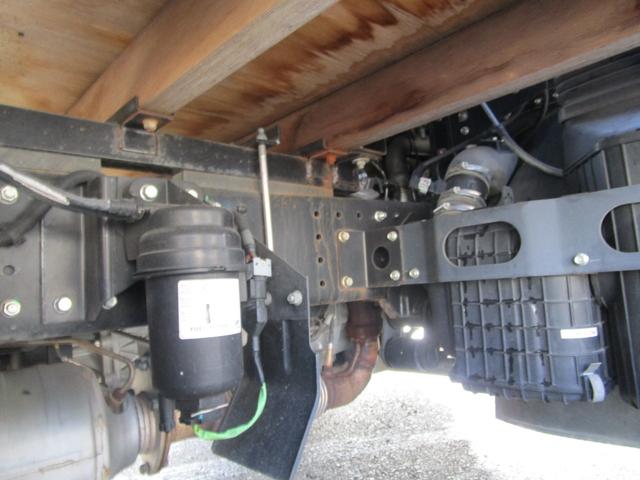 キャンター 　平ボディ　ワイドロング　３ｔ積載　カスタムＥＴＣ　左電格ミラー　バックカメラ　ナビ（社外）ＴＶ　Ｆ５速ＭＴ走行距離：４５，７２０ｋｍ　燃料：軽油車検：Ｒ８年３月１３日工具　ジャッキ　記録簿（28枚目）