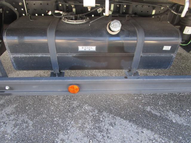 キャンター 　平ボディ　ワイドロング　３ｔ積載　カスタムＥＴＣ　左電格ミラー　バックカメラ　ナビ（社外）ＴＶ　Ｆ５速ＭＴ走行距離：４５，７２０ｋｍ　燃料：軽油車検：Ｒ８年３月１３日工具　ジャッキ　記録簿（29枚目）