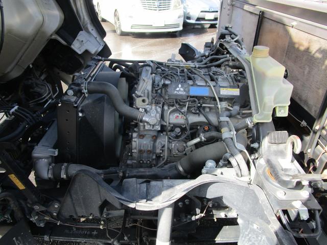 キャンター 　平ボディ　ワイドロング　３ｔ積載　カスタムＥＴＣ　左電格ミラー　バックカメラ　ナビ（社外）ＴＶ　Ｆ５速ＭＴ走行距離：４５，７２０ｋｍ　燃料：軽油車検：Ｒ８年３月１３日工具　ジャッキ　記録簿（32枚目）