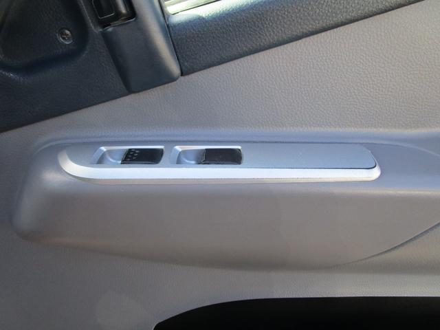 キャンター 　平ボディ　ワイドロング　３ｔ積載　カスタムＥＴＣ　左電格ミラー　バックカメラ　ナビ（社外）ＴＶ　Ｆ５速ＭＴ走行距離：４５，７２０ｋｍ　燃料：軽油車検：Ｒ８年３月１３日工具　ジャッキ　記録簿（44枚目）