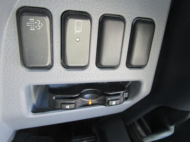 キャンター 　平ボディ　ワイドロング　３ｔ積載　カスタムＥＴＣ　左電格ミラー　バックカメラ　ナビ（社外）ＴＶ　Ｆ５速ＭＴ走行距離：４５，７２０ｋｍ　燃料：軽油車検：Ｒ８年３月１３日工具　ジャッキ　記録簿（50枚目）