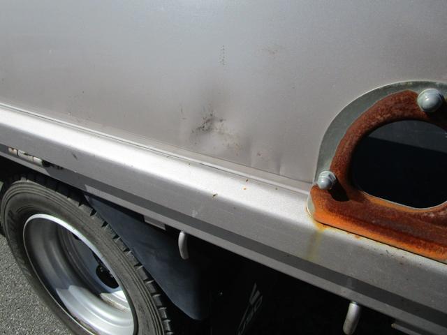 キャンター 　平ボディ　ワイドロング　３ｔ積載　カスタムＥＴＣ　左電格ミラー　バックカメラ　ナビ（社外）ＴＶ　Ｆ５速ＭＴ走行距離：４５，７２０ｋｍ　燃料：軽油車検：Ｒ８年３月１３日工具　ジャッキ　記録簿（70枚目）