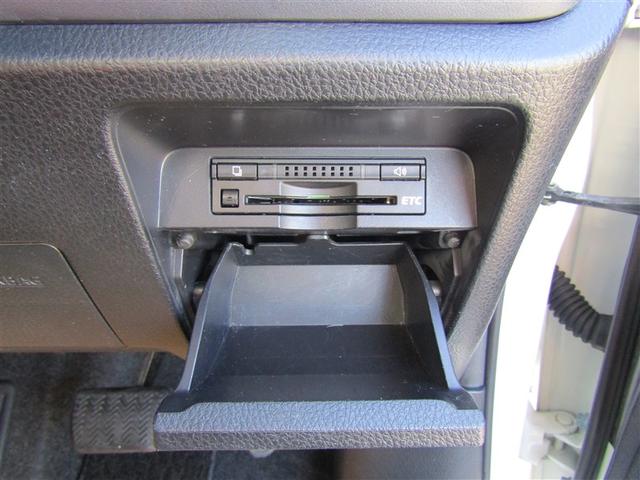 ノア Ｘ　ディライトプラス　純正９インチナビ　ドラレコ　ＥＴＣ　バックモニター　両側電動スライドドア　リアエアコン　地デジＴＶ　衝突軽減　横滑り防止装置　スマートキー　ＡＢＳ　メモリナビ　ＤＶＤ　３列シート　デュアルエアバック（10枚目）