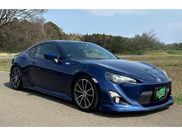 ８６ ＧＴ　キーレスエントリー　プシスタート　車高調　社外ヘッドライト　Ｆｕｌｌ　Ａｅｒｏ　Ｎａｖｉ　ＡＭ／ＦＭ／ＣＤ／Ｂｌｕｅｔｏｏｔｈ（3枚目）