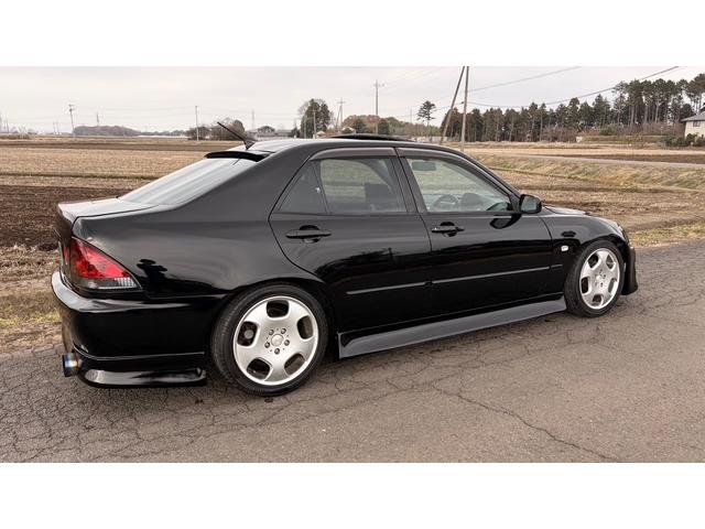 アルテッツァ RS200 Zエディション 6MT 中期型 サンルーフ 全塗装済 フルエアロ 社外テール 社外アルミ 車高調 ウィルズウィンエアクリーナー リアアーム リアメンバーサポート ステアリングクイックリリース ETC タイベル交換歴有(11枚目)