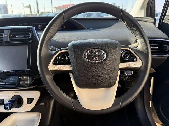 プリウス Aツーリングセレクション 衝突軽減ブレーキ レーンアシスト パーキングアシスト 追従クルーズコントロール ブラインドスポットモニター 純正9インチナビ バックカメラ フルセグ Bluetooth LEDヘッドライト ETC(3枚目)