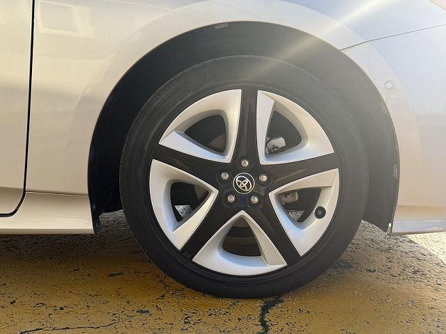 プリウス Aツーリングセレクション 衝突軽減ブレーキ レーンアシスト パーキングアシスト 追従クルーズコントロール ブラインドスポットモニター 純正9インチナビ バックカメラ フルセグ Bluetooth LEDヘッドライト ETC(48枚目)