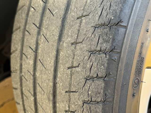 プリウス Aツーリングセレクション 衝突軽減ブレーキ レーンアシスト パーキングアシスト 追従クルーズコントロール ブラインドスポットモニター 純正9インチナビ バックカメラ フルセグ Bluetooth LEDヘッドライト ETC(49枚目)