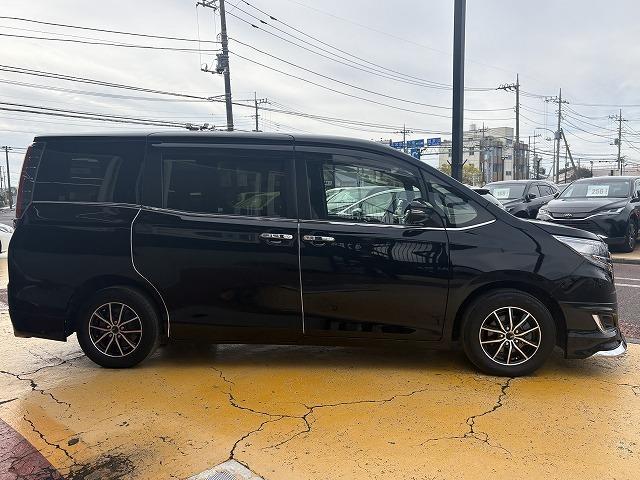 エスクァイア ハイブリッドＧｉ　モデリスタエアロ　両側パワースライドドア　純正ＳＤナビ　フルセグ　Ｂｌｕｅｔｏｏｔｈ　バックカメラ　フリップダウンモニター　衝突被害軽減ブレーキ　レーンアシスト　ＥＴＣ（4枚目）