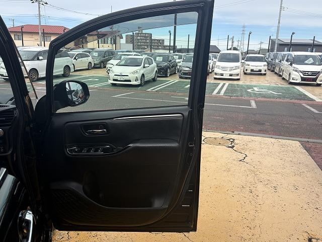 エスクァイア ハイブリッドＧｉ　モデリスタエアロ　両側パワースライドドア　純正ＳＤナビ　フルセグ　Ｂｌｕｅｔｏｏｔｈ　バックカメラ　フリップダウンモニター　衝突被害軽減ブレーキ　レーンアシスト　ＥＴＣ（45枚目）