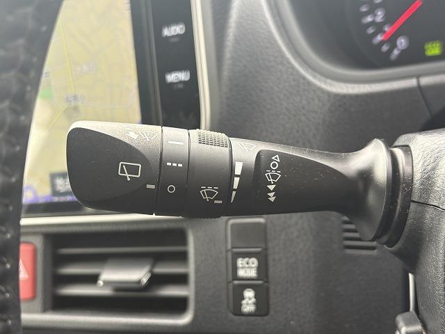 ノア  両側パワースライドドア 純正SDナビ フルセグTV Bluetoothオーディオ バックカメラ 衝突被害軽減ブレーキ レーンアシスト オートクルーズコントロール LEDヘッドライト オートハイビーム(5枚目)