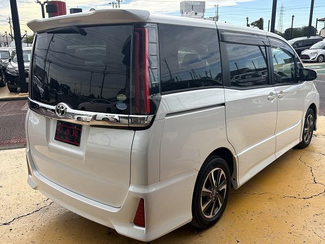 ノア  両側パワースライドドア 純正SDナビ フルセグTV Bluetoothオーディオ バックカメラ 衝突被害軽減ブレーキ レーンアシスト オートクルーズコントロール LEDヘッドライト オートハイビーム(15枚目)