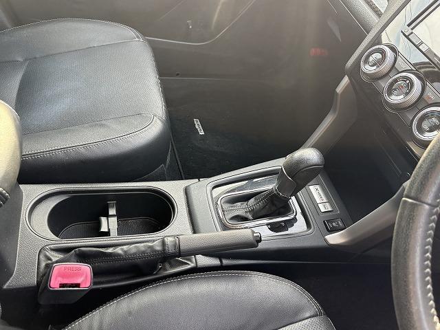 フォレスター 2.0XT アイサイト 4WD 衝突軽減ブレーキ レーンアシスト 追従クルーズコントロール パワーバックドア パワーシート 純正ナビ バックカメラ フルセグ Bluetooth シートヒーター HIDライト パドルシフト(16枚目)