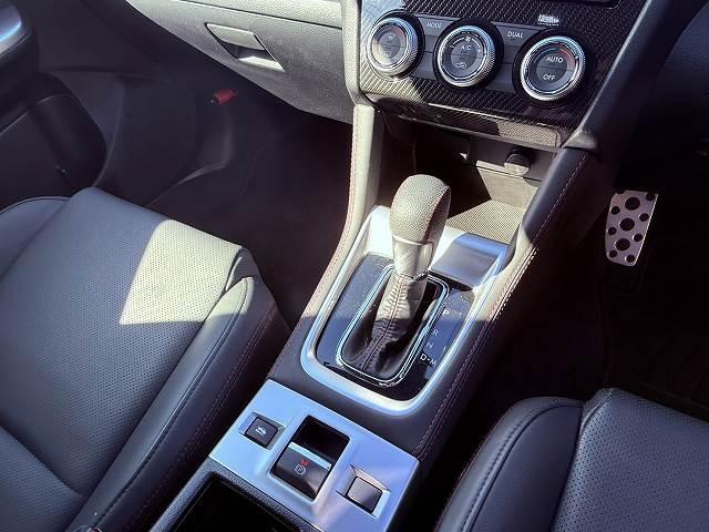 WRX S4 2.0GT-Sアイサイト ワンオーナー 4WD 衝突軽減ブレーキ レーンアシスト 追従クルーズコントロール ブラインドスポット パワーシート 本革シート 純正ナビ バックカメラ フルセグ LEDライト ヒルスタート ETC(12枚目)