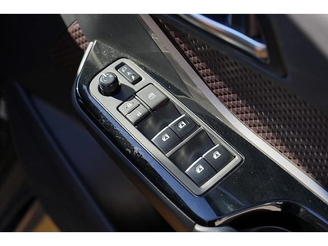 Ｃ－ＨＲ Ｇ　ＬＥＤエディション　モデリスタエアロ　バックカメラ　ブラインドスポット　クリアランスソナー　純正９インチナビ　レーンアシスト　衝突被害軽減ブレーキ　フルセグ　Ｂｌｕｅｔｏｏｔｈ　ブラインドスポット　シートヒーター（30枚目）