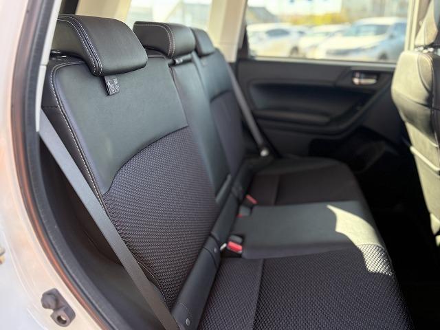 フォレスター ２．０ＸＴ　アイサイト　ブラインドスポット　ＳＴＩフロントリップ　純正７インチナビ　パドルシフト　バックカメラ　レーンアシスト　衝突被害軽減ブレーキ　Ｂｌｕｅｔｏｏｔｈオーディオ　フルセグ　社外アルミホイール　ＬＥＤライト（29枚目）