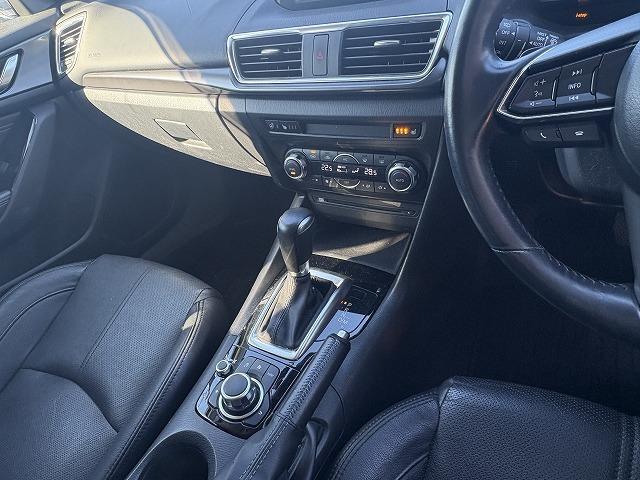 ★販売は勿論の事・買取・板金・車検・日常のメンテナンスから修理や保険、例えば事故を起こした後の対応等まで幅広くご相談に応じます！お気軽にスタッフまで★