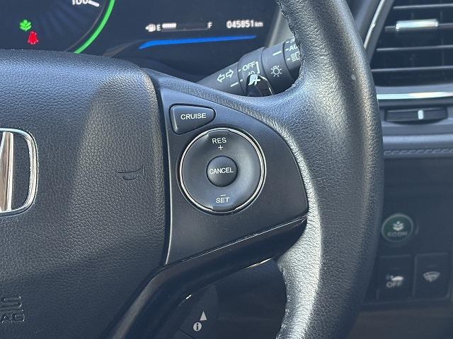 ヴェゼル ハイブリッドＺ　パドルシフト　純正８インチナビ　バックカメラ　フルセグ　衝突被害軽減ブレーキ　Ｂｌｕｅｔｏｏｔｈオーディオ　オートクルーズコントロール　ハーフレザーシート　シートヒーター　ＬＥＤライト　ＥＴＣ（5枚目）