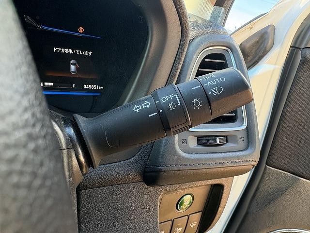 ヴェゼル ハイブリッドＺ　パドルシフト　純正８インチナビ　バックカメラ　フルセグ　衝突被害軽減ブレーキ　Ｂｌｕｅｔｏｏｔｈオーディオ　オートクルーズコントロール　ハーフレザーシート　シートヒーター　ＬＥＤライト　ＥＴＣ（7枚目）