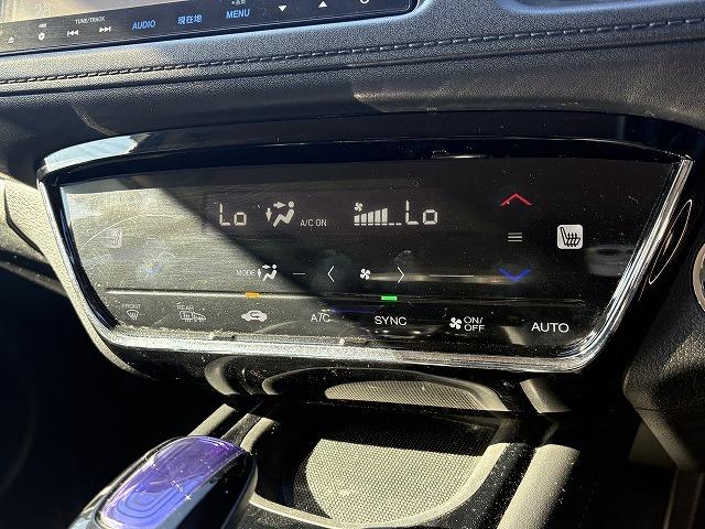 ヴェゼル ハイブリッドＺ　パドルシフト　純正８インチナビ　バックカメラ　フルセグ　衝突被害軽減ブレーキ　Ｂｌｕｅｔｏｏｔｈオーディオ　オートクルーズコントロール　ハーフレザーシート　シートヒーター　ＬＥＤライト　ＥＴＣ（13枚目）