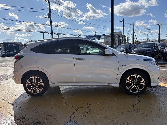 ヴェゼル ハイブリッドＺ　パドルシフト　純正８インチナビ　バックカメラ　フルセグ　衝突被害軽減ブレーキ　Ｂｌｕｅｔｏｏｔｈオーディオ　オートクルーズコントロール　ハーフレザーシート　シートヒーター　ＬＥＤライト　ＥＴＣ（17枚目）