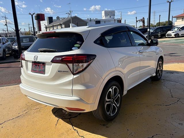 ヴェゼル ハイブリッドＺ　パドルシフト　純正８インチナビ　バックカメラ　フルセグ　衝突被害軽減ブレーキ　Ｂｌｕｅｔｏｏｔｈオーディオ　オートクルーズコントロール　ハーフレザーシート　シートヒーター　ＬＥＤライト　ＥＴＣ（18枚目）