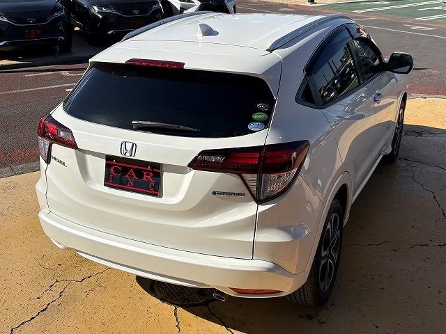 ヴェゼル ハイブリッドＺ　パドルシフト　純正８インチナビ　バックカメラ　フルセグ　衝突被害軽減ブレーキ　Ｂｌｕｅｔｏｏｔｈオーディオ　オートクルーズコントロール　ハーフレザーシート　シートヒーター　ＬＥＤライト　ＥＴＣ（24枚目）