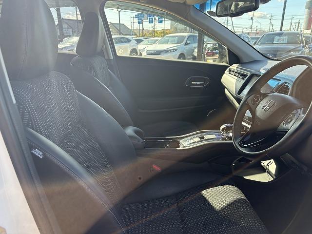 ヴェゼル ハイブリッドＺ　パドルシフト　純正８インチナビ　バックカメラ　フルセグ　衝突被害軽減ブレーキ　Ｂｌｕｅｔｏｏｔｈオーディオ　オートクルーズコントロール　ハーフレザーシート　シートヒーター　ＬＥＤライト　ＥＴＣ（25枚目）