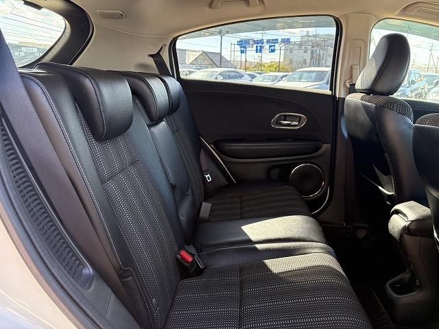 ヴェゼル ハイブリッドＺ　パドルシフト　純正８インチナビ　バックカメラ　フルセグ　衝突被害軽減ブレーキ　Ｂｌｕｅｔｏｏｔｈオーディオ　オートクルーズコントロール　ハーフレザーシート　シートヒーター　ＬＥＤライト　ＥＴＣ（28枚目）