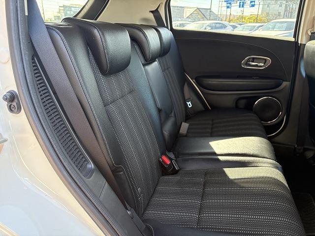 ヴェゼル ハイブリッドＺ　パドルシフト　純正８インチナビ　バックカメラ　フルセグ　衝突被害軽減ブレーキ　Ｂｌｕｅｔｏｏｔｈオーディオ　オートクルーズコントロール　ハーフレザーシート　シートヒーター　ＬＥＤライト　ＥＴＣ（30枚目）