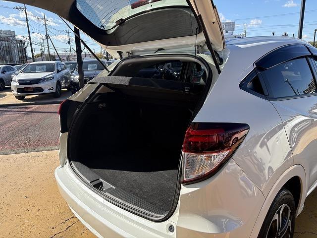 ヴェゼル ハイブリッドＺ　パドルシフト　純正８インチナビ　バックカメラ　フルセグ　衝突被害軽減ブレーキ　Ｂｌｕｅｔｏｏｔｈオーディオ　オートクルーズコントロール　ハーフレザーシート　シートヒーター　ＬＥＤライト　ＥＴＣ（32枚目）