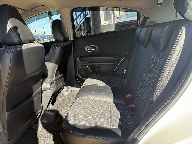 ヴェゼル ハイブリッドＺ　パドルシフト　純正８インチナビ　バックカメラ　フルセグ　衝突被害軽減ブレーキ　Ｂｌｕｅｔｏｏｔｈオーディオ　オートクルーズコントロール　ハーフレザーシート　シートヒーター　ＬＥＤライト　ＥＴＣ（33枚目）