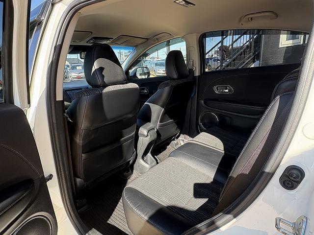 ヴェゼル ハイブリッドＺ　パドルシフト　純正８インチナビ　バックカメラ　フルセグ　衝突被害軽減ブレーキ　Ｂｌｕｅｔｏｏｔｈオーディオ　オートクルーズコントロール　ハーフレザーシート　シートヒーター　ＬＥＤライト　ＥＴＣ（34枚目）