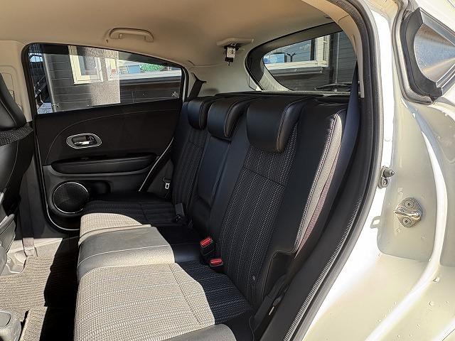 ヴェゼル ハイブリッドＺ　パドルシフト　純正８インチナビ　バックカメラ　フルセグ　衝突被害軽減ブレーキ　Ｂｌｕｅｔｏｏｔｈオーディオ　オートクルーズコントロール　ハーフレザーシート　シートヒーター　ＬＥＤライト　ＥＴＣ（35枚目）